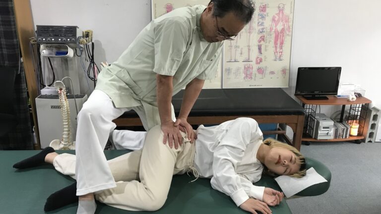 全身の状態を確認し一人ひとりに合わせて施術｜カイロイズム腰痛バスター安城